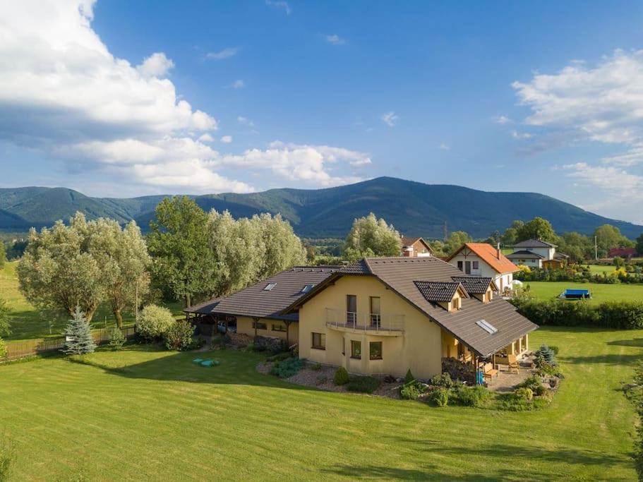 Na Helstyne Apartamento Frenštát pod Radhoštěm Exterior foto